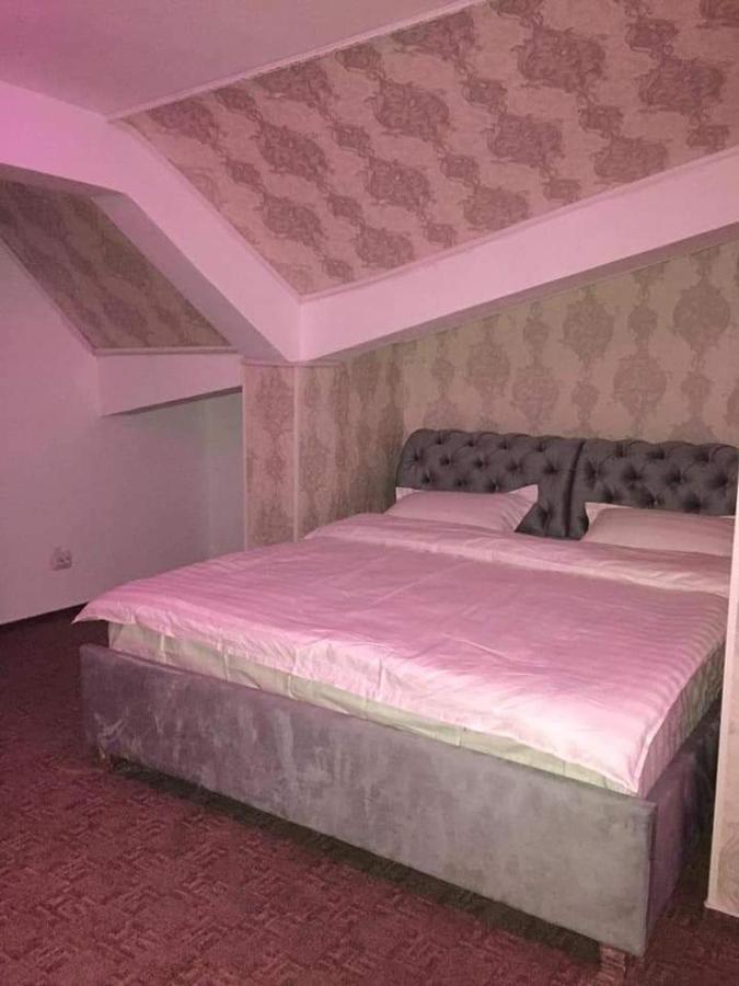 Ely'S Mansion-24H Check-In Bed & Breakfast บูคาเรสต์ ภายนอก รูปภาพ