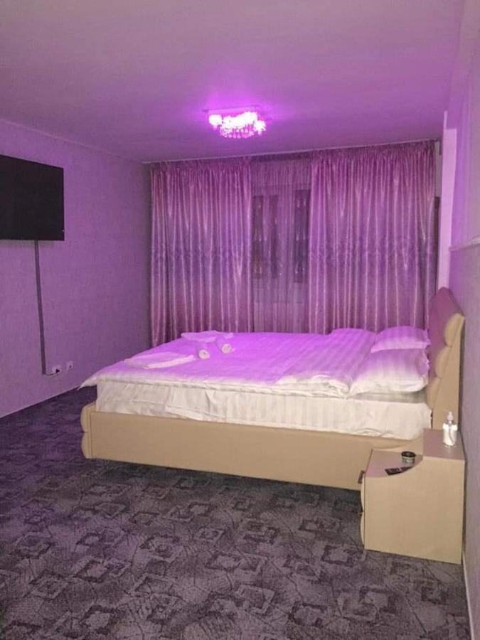 Ely'S Mansion-24H Check-In Bed & Breakfast บูคาเรสต์ ภายนอก รูปภาพ