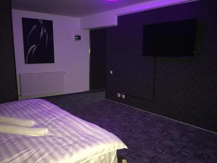 Ely'S Mansion-24H Check-In Bed & Breakfast บูคาเรสต์ ภายนอก รูปภาพ