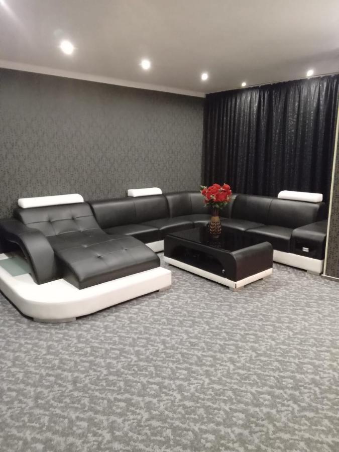 Ely'S Mansion-24H Check-In Bed & Breakfast บูคาเรสต์ ภายนอก รูปภาพ