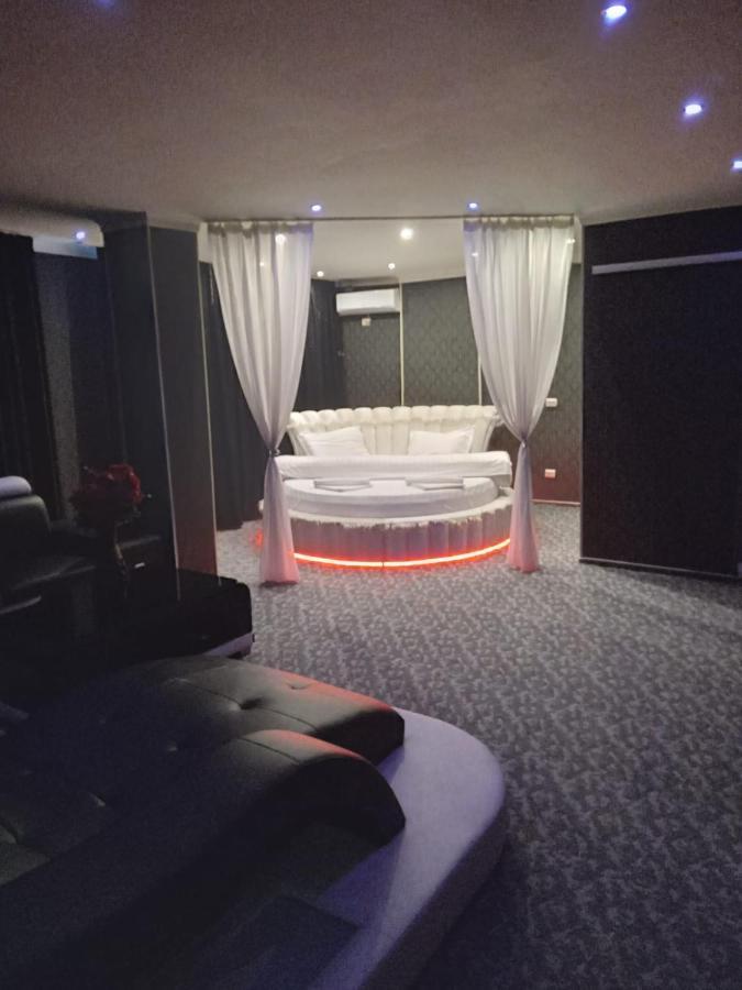 Ely'S Mansion-24H Check-In Bed & Breakfast บูคาเรสต์ ภายนอก รูปภาพ